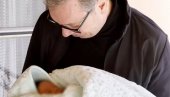 ŽIV BIO, SUNCE MALO Vučić posetio porodicu u selu Borovac - Mali Željko je budućnost (FOTO)
