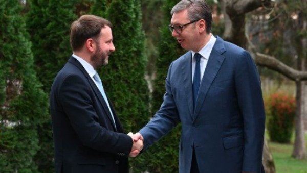 ДОБАР САСТАНАК СА МАКСИМОМ ОРЕШКИНОМ Вучић: Потврђена посвећеност јачању односа између Србије и Русије у свим областима (ФОТО) ДОБАР САСТАНАК СА МАКСИМОМ ОРЕШКИНОМ Вучић: Потврђена посвећеност јачању односа између Србије и Русије у свим областима (ФОТО)
