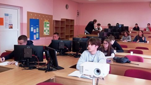 U PARAĆINSKOJ GIMNAZIJI: Počele pripreme učenika za polaganje ispita za upis na IT smer U PARAĆINSKOJ GIMNAZIJI: Počele pripreme učenika za polaganje ispita za upis na IT smer