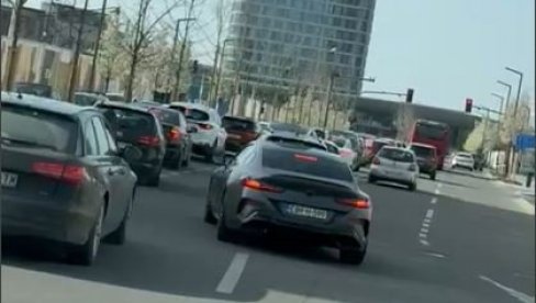 NEPREGLEDNE KOLONE AUTOMOBILA: Narod jedva dočekao da odahne od blokadera koji terorišu celu državu (VIDEO) NEPREGLEDNE KOLONE AUTOMOBILA: Narod jedva dočekao da odahne od blokadera koji terorišu celu državu (VIDEO)