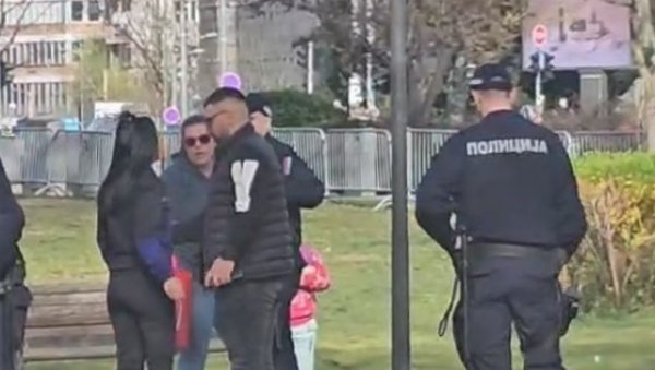 ИНЦИДЕНТ У ПИОНИРСКОМ ПАРКУ: Жена вређала студенте који желе да уче (ВИДЕО) ИНЦИДЕНТ У ПИОНИРСКОМ ПАРКУ: Жена вређала студенте који желе да уче (ВИДЕО)