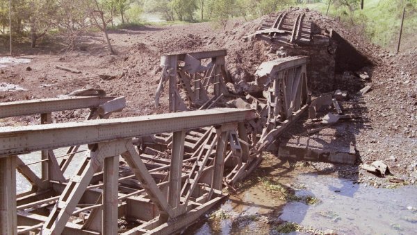 РУШИЛАЧКИ БИЛАНС НАТО АГРЕСИЈЕ: Токм бомбардовања 1999. на краљевачки крај бачено више од 600 пројектила РУШИЛАЧКИ БИЛАНС НАТО АГРЕСИЈЕ: Токм бомбардовања 1999. на краљевачки крај бачено више од 600 пројектила