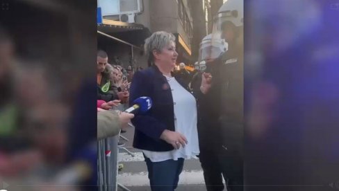 DEKANKA FILOZOFSKOG FAKULTETA U NIŠU JEDNA OD LIDERA BLOKADA: Tvrdi da je samo uz studente - evo dokaza koliko je apolitična (VIDEO) DEKANKA FILOZOFSKOG FAKULTETA U NIŠU JEDNA OD LIDERA BLOKADA: Tvrdi da je samo uz studente - evo dokaza koliko je apolitična (VIDEO)