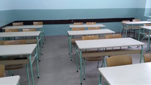 JEDAN DEO ĐAKA VEĆ NA RASPUSTU: Drugi u klupama još nedelju dana - evo kad se vraćaju školskim obavezama