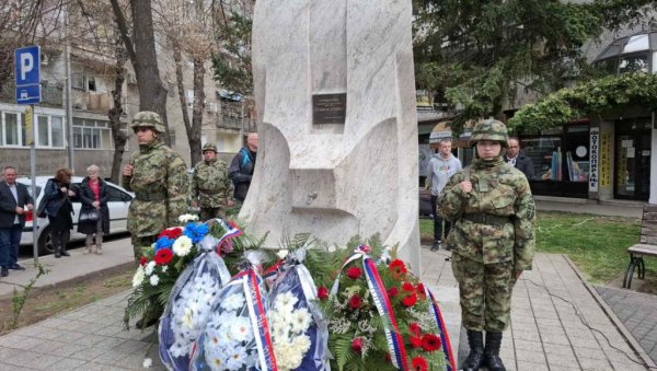 ВЕЧНО СЕЋАЊЕ НА СТРАДАЛЕ ЛЕСКОВЧАНЕ: Обележена годишњица почетка НАТО агресије на Србију ВЕЧНО СЕЋАЊЕ НА СТРАДАЛЕ ЛЕСКОВЧАНЕ: Обележена годишњица почетка НАТО агресије на Србију