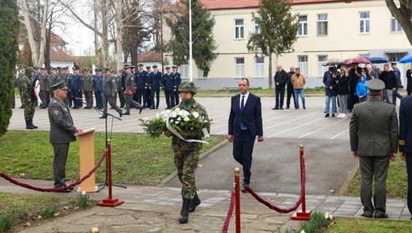 ДАН СЕЋАЊА НА ПОГИНУЛЕ У НАТО АГРЕСИЈИ ОБЕЛЕЖЕН У НОВОМ САДУ: Послата порука да је 24. март симбол страдања али и отпора ДАН СЕЋАЊА НА ПОГИНУЛЕ У НАТО АГРЕСИЈИ ОБЕЛЕЖЕН У НОВОМ САДУ: Послата порука да је 24. март симбол страдања али и отпора