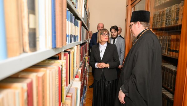МАЈА ГОЈКОВИЋ ПОСЕТИЛА БИБЛИОТЕКУ КАРЛОВАЧКЕ БОГОСЛОВИЈЕ: Истакнут значај очувања културног наслеђа МАЈА ГОЈКОВИЋ ПОСЕТИЛА БИБЛИОТЕКУ КАРЛОВАЧКЕ БОГОСЛОВИЈЕ: Истакнут значај очувања културног наслеђа