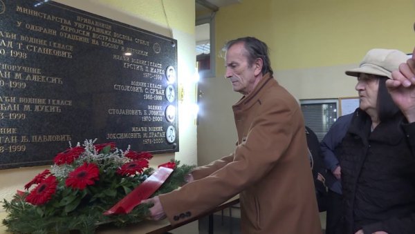 У ЈАГОДИНИ ОДАТА ПОЧАСТ СТРАДАЛИМА ТОКОМ НАТО БОМБАРДОВАЊА: Нису заборавили хероје (ФОТО) У ЈАГОДИНИ ОДАТА ПОЧАСТ СТРАДАЛИМА ТОКОМ НАТО БОМБАРДОВАЊА: Нису заборавили хероје (ФОТО)