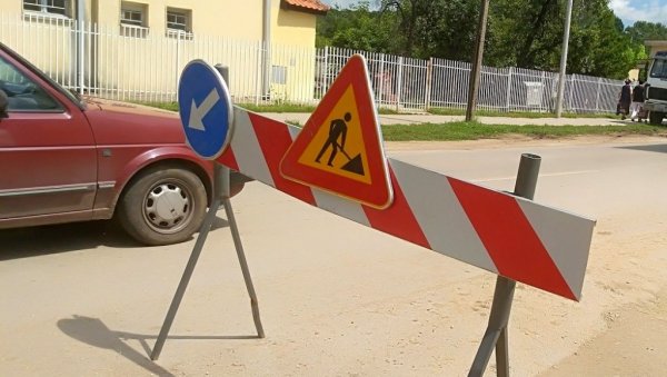 РАДОВИ ДО 10. АВГУСТА: На путу Пожаревац-Пољана наизменично пропуштање возила РАДОВИ ДО 10. АВГУСТА: На путу Пожаревац-Пољана наизменично пропуштање возила