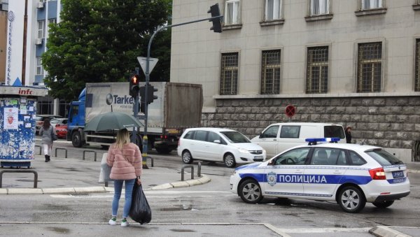 ПРИЈАВА ЗА ТИНЕЈЏЕРЕ: Ломили стабла на игралишту ПРИЈАВА ЗА ТИНЕЈЏЕРЕ: Ломили стабла на игралишту