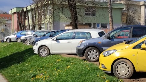 GRADIĆE SE JAVNA GARAŽA: Kraljevčani pokušavaju da reše višegodišnji problem parkiranja GRADIĆE SE JAVNA GARAŽA: Kraljevčani pokušavaju da reše višegodišnji problem parkiranja