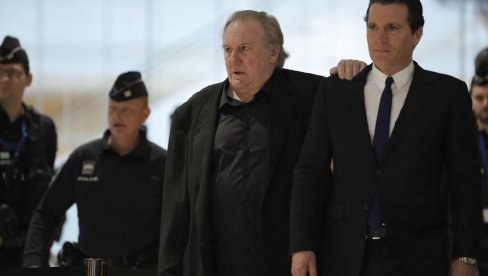 ŽERAR DEPARDJE NA SUDU NEGIRA OPTUŽBE ZA SEKSUALNE NAPADE Moje ponašanje neki doživljavaju kao prostakluk ŽERAR DEPARDJE NA SUDU NEGIRA OPTUŽBE ZA SEKSUALNE NAPADE Moje ponašanje neki doživljavaju kao prostakluk