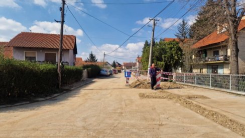 RADOVI U LESKOVAČKOM NASELJU: Desetodnevna isključenja vode zbog prevezivanja na novu mrežu RADOVI U LESKOVAČKOM NASELJU: Desetodnevna isključenja vode zbog prevezivanja na novu mrežu