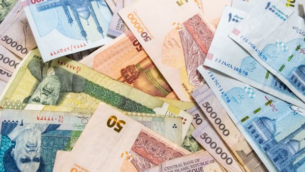ДОЛАР СЕ ПРОДАЈЕ ЗА ВИШЕ ОД 1.000.000 РИЈАЛА: Иранска валута на рекордно ниском нивоу ДОЛАР СЕ ПРОДАЈЕ ЗА ВИШЕ ОД 1.000.000 РИЈАЛА: Иранска валута на рекордно ниском нивоу