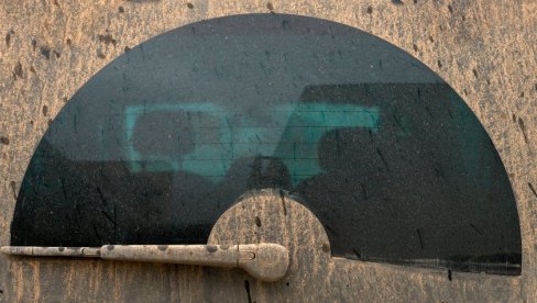 ŽUTA PRAŠINA SE UVUKLA U AUTOMOBIL: Evo kako ispravno da očistite pesak iz Afrike sa vozila ŽUTA PRAŠINA SE UVUKLA U AUTOMOBIL: Evo kako ispravno da očistite pesak iz Afrike sa vozila