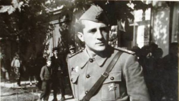 ЛИКВИДАЦИЈЕ СВЕШТЕНИКА ТРГОВАЦА И ИНТЕЛЕКТУАЛАЦА: У Јабуци код Панчева стрељано је 72 краљевских пилота који нису сарађивали са окупатором ЛИКВИДАЦИЈЕ СВЕШТЕНИКА ТРГОВАЦА И ИНТЕЛЕКТУАЛАЦА: У Јабуци код Панчева стрељано је 72 краљевских пилота који нису сарађивали са окупатором