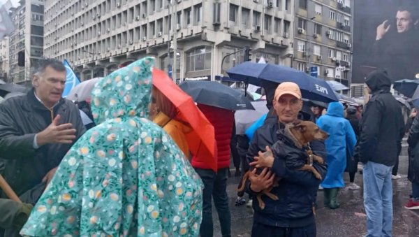 УБИЦА ПОЛИЦАЈЦА ПОДРЖАВА БЛОКАДЕРЕ: Осуђени убица на блокади Бранковог моста УБИЦА ПОЛИЦАЈЦА ПОДРЖАВА БЛОКАДЕРЕ: Осуђени убица на блокади Бранковог моста
