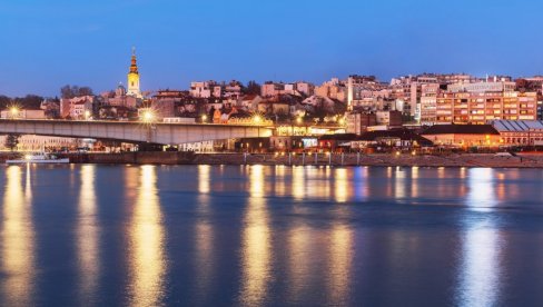 НАВИЈАЧИ ЛИЛА ИЗНЕНАДИЛИ: Звезда их најавила, а у центру Београда... (ФОТО)