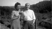 27 GODINA SLIKALA RODITELJE KAKO JOJ MAŠU DOK ODLAZI: Poslednja fotografija je sve rasplakala