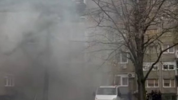 МУШКАРАЦ ПОГИНУО У ПОЖАРУ: Доступни први снимци хорора у Нишу (ВИДЕО) МУШКАРАЦ ПОГИНУО У ПОЖАРУ: Доступни први снимци хорора у Нишу (ВИДЕО)