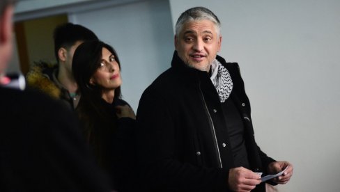 ČEDA KONAČNO IMA RAZLOG ZA SLAVLJE Svi mu čestitaju: Živote moj! (FOTO) ČEDA KONAČNO IMA RAZLOG ZA SLAVLJE Svi mu čestitaju: Živote moj! (FOTO)