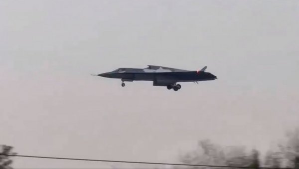 КИНЕСКИ ЛОВАЦ ШЕСТЕ ГЕНЕРАЦИЈЕ Ј-36 СЛЕТЕО ТИК ИЗНАД АУТОПУТА: Нови снимак открива до сад невиђене детаље (ВИДЕО) КИНЕСКИ ЛОВАЦ ШЕСТЕ ГЕНЕРАЦИЈЕ Ј-36 СЛЕТЕО ТИК ИЗНАД АУТОПУТА: Нови снимак открива до сад невиђене детаље (ВИДЕО)