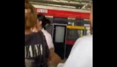 ZEMLJOTRES IH ZADESIO U METROU: Vagon se ljulja iz sve snage - preplašeni ljudi se drže za ruke (VIDEO)