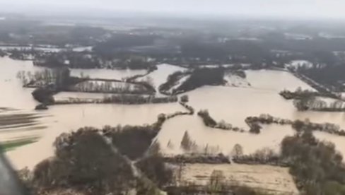 OVAKO TRENUTNO IZGLEDA POPLAVLJENA GRADIŠKA: Pogledajte snimak iz vazduha (VIDEO)