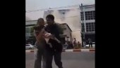 BEŽE SA BEBOM U NARUČJU DOK SE ZGRADA IZA NJIH RUŠI: Potresni snimci sa ulica Mjanmara (VIDEO)