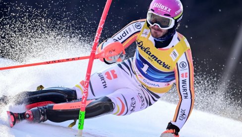 NEVEROVATAN PRIZOR LEDI KRV U ŽILAMA: Nemac izbegao direktan sudar za dlaku (VIDEO) NEVEROVATAN PRIZOR LEDI KRV U ŽILAMA: Nemac izbegao direktan sudar za dlaku (VIDEO)
