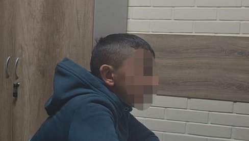 OPOZICIJA I STUDENTI BLOKADERI LAŽIMA SPROVODE OBOJENU REVOLUCIJU: Maltretirali dečaka (12) pa izmilili da su napadnuti OPOZICIJA I STUDENTI BLOKADERI LAŽIMA SPROVODE OBOJENU REVOLUCIJU: Maltretirali dečaka (12) pa izmilili da su napadnuti