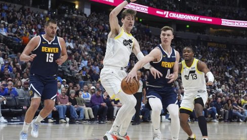 JOKIĆ IZJAVOM ODUŠEVIO AMERIKU: Nikola u svom stilu prokomentarisa trojku sa svoje polovine (VIDEO) JOKIĆ IZJAVOM ODUŠEVIO AMERIKU: Nikola u svom stilu prokomentarisa trojku sa svoje polovine (VIDEO)