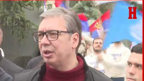 ВРАТИЋЕМО ЗЕМЉУ НАРОДУ Председник са студентима који желе да уче: У наредном периоду видећете снажнију државу ВРАТИЋЕМО ЗЕМЉУ НАРОДУ Председник са студентима који желе да уче: У наредном периоду видећете снажнију државу
