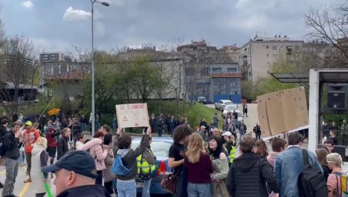 Neka propadne godina svima - osveta loših đaka i studenata! Neka propadne godina svima - osveta loših đaka i studenata!