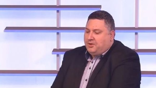 ПРОФЕСОР ИЗ ПАРАЋИНА: Ђаци плаћају највећу цену блокада - не смеју се деца користити као таоци (ВИДЕО) ПРОФЕСОР ИЗ ПАРАЋИНА: Ђаци плаћају највећу цену блокада - не смеју се деца користити као таоци (ВИДЕО)
