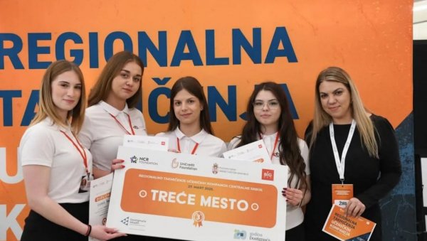 ЂАЧКА КОМПАНИЈА ИЗ БАТОЧИНЕ ТРЕЋА У СРБИЈИ: произвели наруквицу која опушта бол у мишићима ЂАЧКА КОМПАНИЈА ИЗ БАТОЧИНЕ ТРЕЋА У СРБИЈИ: произвели наруквицу која опушта бол у мишићима