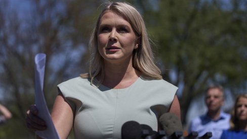 ТРАМП НИЈЕ ЗАБРАНИО ВУЧИЋУ УЛАЗАК У МАР-А-ЛАГО Огласила се шефица кабинета Левит: То су лажне вести