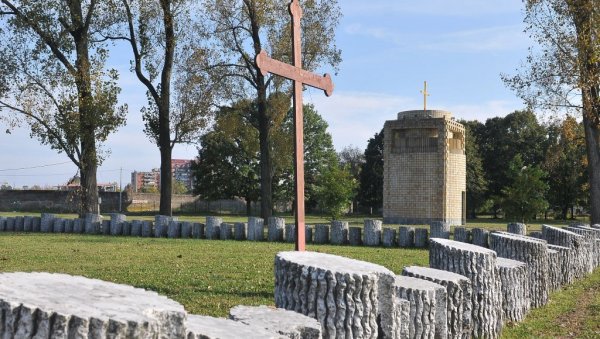 СПОМЕН-ПАРКУ ЗАСЛУЖЕНИ ТРЕТМАН: Краљевчани планирају наставак уређења „Гробља стрељаних 1941.“ (ФОТО) СПОМЕН-ПАРКУ ЗАСЛУЖЕНИ ТРЕТМАН: Краљевчани планирају наставак уређења „Гробља стрељаних 1941.“ (ФОТО)