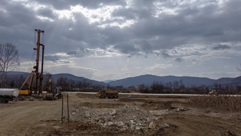TRASA AUTO-PUTA OD VLADIČINOG HANA DO DONJEG NERADOVCA: Intenzivno grade petlju Vranjska Banja TRASA AUTO-PUTA OD VLADIČINOG HANA DO DONJEG NERADOVCA: Intenzivno grade petlju Vranjska Banja