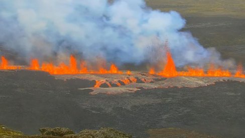 DRAMA NA ISLANDU: Počela erupcija vulkanske magme, zabeleženo više od 100 zemljotresa - evakuacija u toku (VIDEO) DRAMA NA ISLANDU: Počela erupcija vulkanske magme, zabeleženo više od 100 zemljotresa - evakuacija u toku (VIDEO)