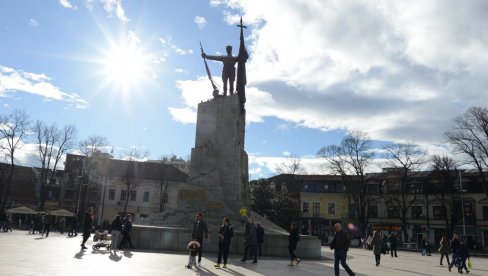 MANJE OD KOMŠIJA: Prosečna januarska zarada u Kraljevu 90.007 dinara MANJE OD KOMŠIJA: Prosečna januarska zarada u Kraljevu 90.007 dinara