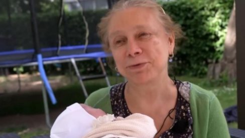 Aleksandra u 67. dobila 10. dete! Osmoro rodila posle 53. godine, a sve začela prirodnim putem (FOTO) Aleksandra u 67. dobila 10. dete! Osmoro rodila posle 53. godine, a sve začela prirodnim putem (FOTO)