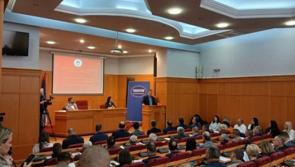 У ТРЕБИЊУ ЈАВНА РАСПРАВА О НАЦРТУ УСТАВА СРПСКЕ: Усклађивање са Бечком конвенцијом У ТРЕБИЊУ ЈАВНА РАСПРАВА О НАЦРТУ УСТАВА СРПСКЕ: Усклађивање са Бечком конвенцијом