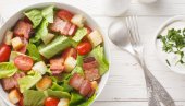 GURMANSKA SALATA OD PRAZILUKA I SLANINE: Pomera sve granice dobrog ukusa GURMANSKA SALATA OD PRAZILUKA I SLANINE: Pomera sve granice dobrog ukusa