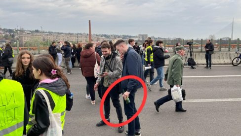 BAHATOST MALOLETNIKA: Terorišu ceo grad i Srbiju da bi ispijali pivo na auto-putu (FOTO) BAHATOST MALOLETNIKA: Terorišu ceo grad i Srbiju da bi ispijali pivo na auto-putu (FOTO)