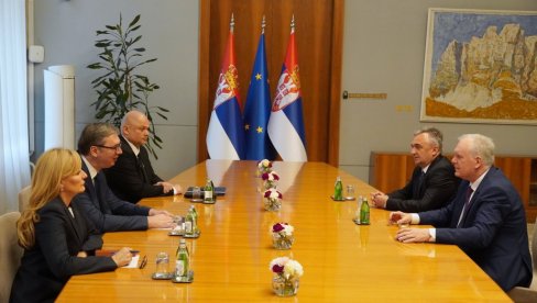 KONSULTACIJE O MANDATARU: Vučić sa predstavnicima Mi - glas iz naroda (FOTO) KONSULTACIJE O MANDATARU: Vučić sa predstavnicima Mi - glas iz naroda (FOTO)