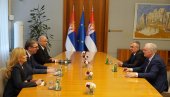 KONSULTACIJE O MANDATARU: Vučić sa predstavnicima Mi - glas iz naroda (FOTO) KONSULTACIJE O MANDATARU: Vučić sa predstavnicima Mi - glas iz naroda (FOTO)