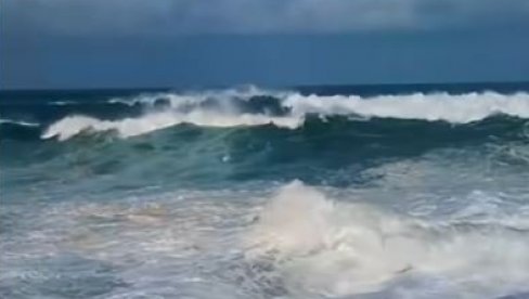 TALASI VISOKI 5,5 METARA UDARALI O OBALU SIDNEJA: Ovo je zastrašujuće - nisam video ništa slično za 50 godina (VIDEO) TALASI VISOKI 5,5 METARA UDARALI O OBALU SIDNEJA: Ovo je zastrašujuće - nisam video ništa slično za 50 godina (VIDEO)