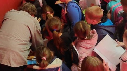 BRANKO STEVANOVIĆ ODUŠEVIO MALIŠANE: Resavska biblioteka ugostila dečijeg pisca BRANKO STEVANOVIĆ ODUŠEVIO MALIŠANE: Resavska biblioteka ugostila dečijeg pisca
