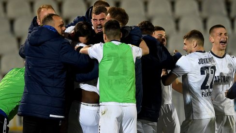 SINE, RANO SI POČEO! Oglasio se fudbaler TSC-a koji je zgrozio Humsku, ali i celu Srbiju SINE, RANO SI POČEO! Oglasio se fudbaler TSC-a koji je zgrozio Humsku, ali i celu Srbiju